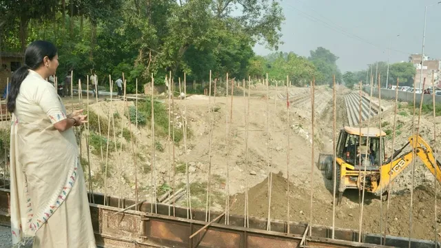 दिल्ली में छठ पूजा की तैयारी तेज, मुनक नहर क्षेत्र पहुंचीं सीएम रेखा गुप्ता; घाटों के विकास कार्यों का लिया जायजा
