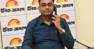 पाठकों के सवालों का जवाब देते जीएसवीएम मेडिकल कालेज के बाल रोग विभागाध्यक्ष डा. शैलेंद्र गौतम । जागरण