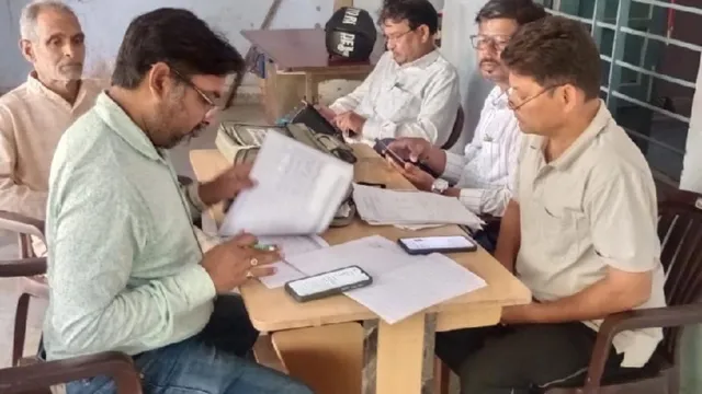 फिरोजाबाद में SIR के बाद भी वोटर लिस्ट में गड़बड़ी, कई मतदाताओं के 4 बूथों पर नाम