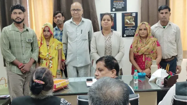 गाजियाबाद में सास के साथ रहने को राजी हुई पत्नी तो पति ने बांटे लड्‌डू, एक-दूसरे का हाथ थामकर खाईं कसमें
