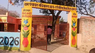 सिकंदराराऊ के गांव टटी डंडिया का सचिवालय - जागरण