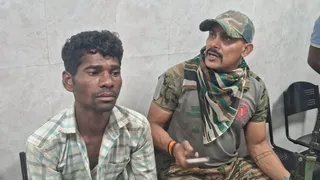 टावर पर चढ़ा युवक। फोटो जागरण