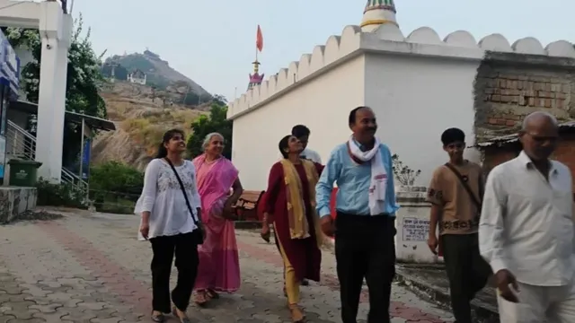 बांका के मंदार पर्वत पर गुलाबी ठंड में बढ़ा पर्यटकों का क्रेज, रोप-वे से रोज 500 लोग कर रहे सैर, राजस्व में उछाल

