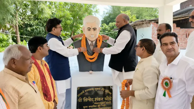 'हिंदी साहित्य का इतिहास' लिखने वाले आचार्य रामचंद्र शुक्ल की जयंती, पैतृक गांव में दी गई श्रद्धांजलि
