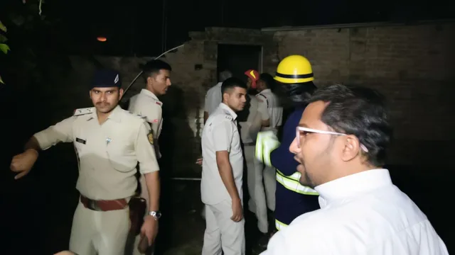 सिवान पटाखा ब्लास्ट के बाद एक्शन में DM, पूरे जिले में आज से चलेगा छापामारी अभियान
