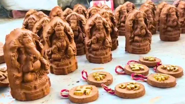 अनूठी पहल: इको-फ्रेंडली लक्ष्मी-गणेश की दिल्ली-जयपुर तक मांग, रिटायरमेंट के बाद पूर्व वनाधिकारी ने बदली तकदीर
