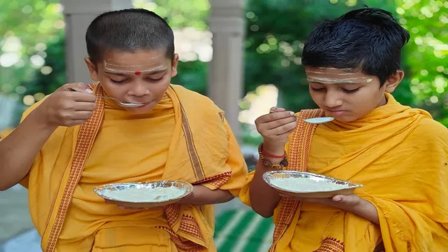 Sharad Purnima 2026 : 16 कलाओं वाले चंद्रमा की किरणें देंगी आरोग्य, खुले आसमान के नीचे खीर रखने व खाने से 'अमृत' जैसा लाभ
