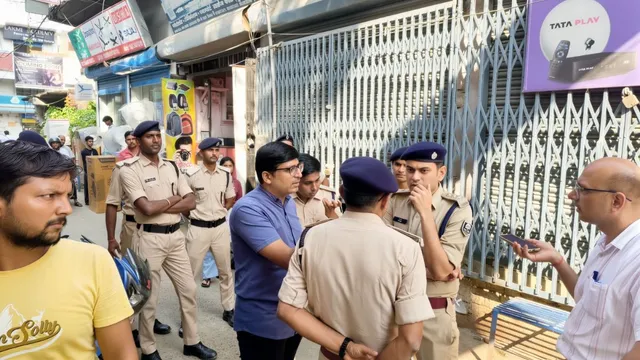 पटाखा विस्फोट के बाद एक्शन में सिवान प्रशासन, 30 ठिकानों पर छापा; आधा दर्जन गोदाम सील
