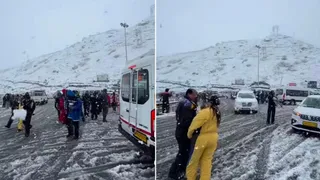 अटल टनल रोहतांग के छोर पर शनिवार को हुआ ताजा हिमपात। जागरण