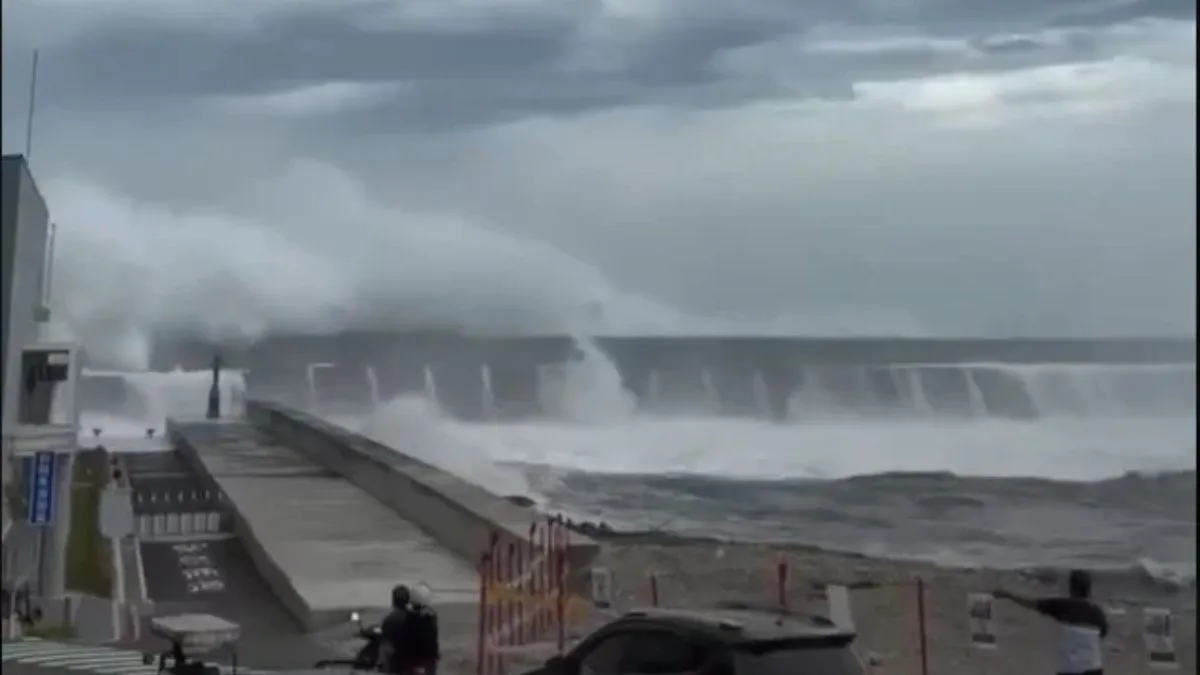 Taiwan Typhoon Champi (3)