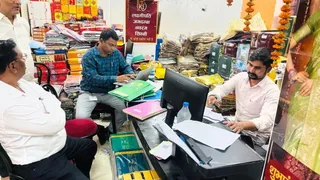 शनिवार को जीएसटी अन्वेषण ब्यूरो मुजफ्फरपुर और बगहा अंचल की संयुक्त टीम ने जांच की।