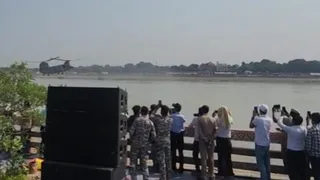 वाराणसी एयर शो में सुखोई और राफेल का जलवा, काशीवासियों ने काशिका में लुटाया प्यार।