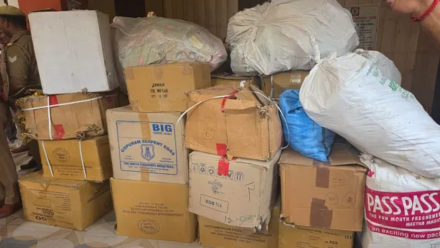 भदोही में 2653 किलो अवैध पटाखों के साथ पिता पुत्र समेत दो गिरफ्तार