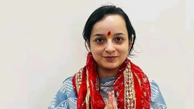 कश्मीर में ठंड बढ़ी, पहाड़ों पर ताजा बर्फबारी और निचले इलाकों में बारिश; जानें आगे कैसा रहेगा मौसम