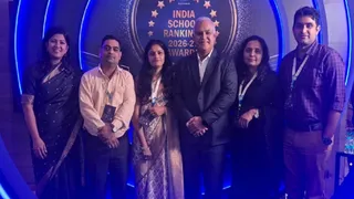 अनूपशहर के परदादा परदादी कालेज को चयनित होने पर समारोह में मौजूद कालेज के अध्यक्ष व अन्य। सौ. कालेज