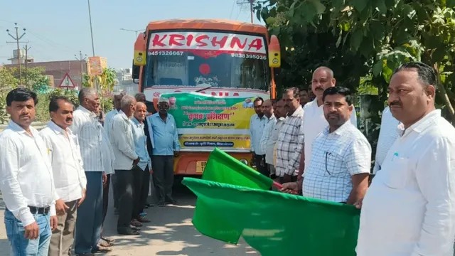 सिद्धार्थनगर से वाराणसी रवाना हुआ 50 किसानों का दल, कालानमक धान और सब्जी की सीखेंगे उन्नत खेती
