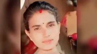 बेटियों के शक के बाद पुलिस ने घर से सड़ा-गला शव बरामद कर आरोपी पति राम हांसदा को हिरासत में ले लिया है।