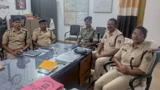 महुआडांड़ थाना परिसर में अंतर्राज्यीय समन्वय बैठक। फोटो जागरण