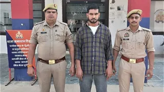 पुलिस की गिरफ्त में प्रेमिका संग मिलकर उसके पति की हत्या का आरोपित अमन। सौ. पुलिस