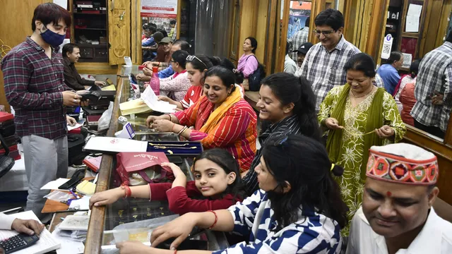 कम हुए सोने-चांदी के दाम, तो उत्तराखंड में चमकने लगा सराफा कारोबार... ये हैं लेटेस्ट रेट
