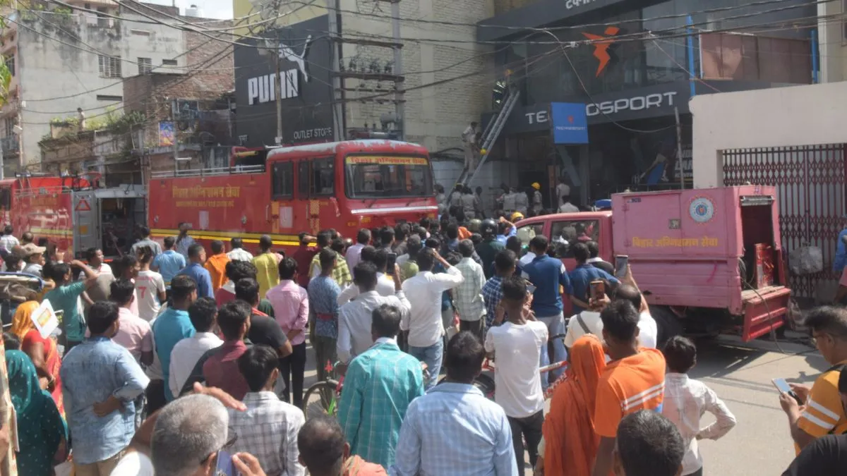 Bhagalpur Showroom Fire Branded Clothes Store Gutted Traffic Halted (1)