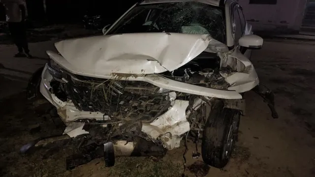 हापुड़ में गश्त से लौट रहे पुलिसकर्मियों की कार ड्रेन में गिरी, दरोगा समेत तनी पुलिसकर्मी घायल
