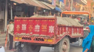 बसमतिया में मिट्टी खनन कर ट्रैक्टर ट्राली से ले जाते बालू सौजन्य: ग्रामीण