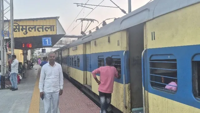 झाझा-जसीडीह रूट पर अचानक ट्रैफिक ब्लॉक से थमे ट्रेनों के पहिए, गुरुमुखी घंटों लेट; अन्‍य कई ट्रेनें रद
