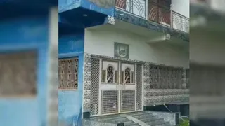 किशनगंज के पौआखाली स्थित आरोपी का पैतृक घर।