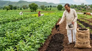 खेतों की मिट्टी की जांच और जैविक खेती (AI Generated Image)