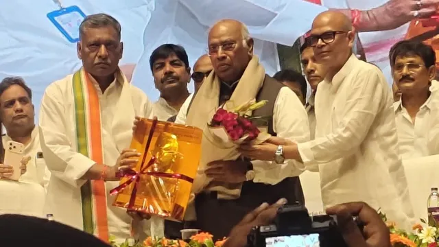 'EVM हटाओ, बैलेट पेपर लाओ', श्रीकृष्ण सिंह की जयंती पर खरगे ने साधा BJP-RSS पर निशाना