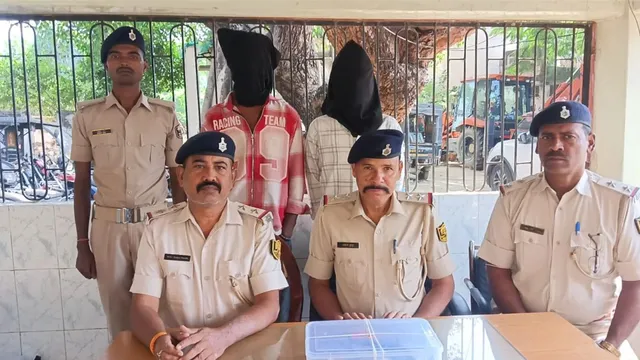 मुंगेर में श्रीकृष्ण सेतु के रास्ते हथियार तस्करी का पर्दाफाश, 2 कट्टा के साथ 2 गिरफ्तार; ₹5000 में हुई थी डील
