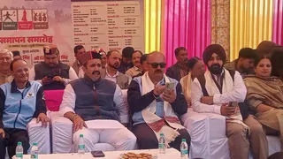 शिमला ग्रामीण में खेल महाकुंभ के दौरान कैबिनेट मंत्री विक्रमादित्य सिंह व अन्य। जागरण