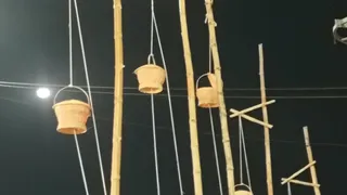 शरद पूर्णिमा पर दशाश्वमेध घाट शहीदों के नाम रोशन, गंगा में दीपों से श्रद्धांजलि।