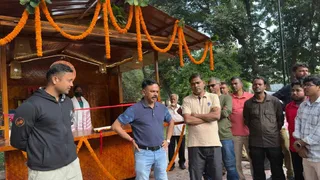 राज्य का वन विभाग चरणबद्ध तरीके से झारखंड के सभी 11 वन्यजीव अभयारण्यों में महुआ कैफे खोलने की योजना पर काम कर रहा है।