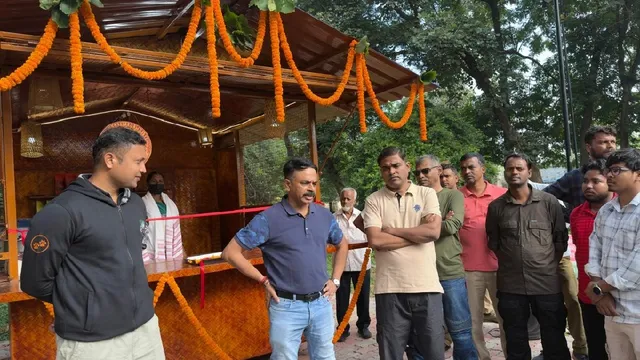 महुआ के लड्डू और कुकीज से चमकेगी ग्रामीणों की किस्मत: वन विभाग की इस योजना से संवरेंगे झारखंड के जंगल