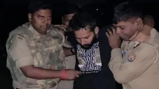 गाजीपुर में सीआइएसएफ जवान पर फायरिंग के तीनों आरोपित गिरफ्तार, दो मुठभेड़ में घायल।