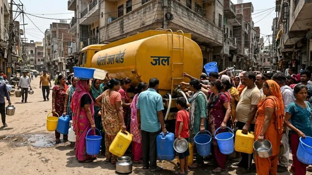 गंगनहर बंद होने से पूर्वी दिल्ली में गहराया जल संकट, बेहाल हुए लोग 
