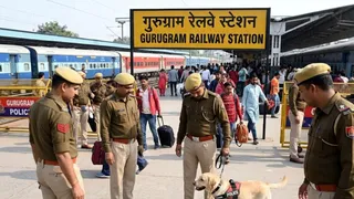 रेलवे स्टेशन पर सघन अभियान ( एआई जेनरेटेज इमेज )