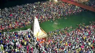 घाटों पर श्रद्धालुओं की सुरक्षा कई कारणों से चुनौतीपूर्ण रहती है। फाइल फोटो