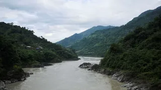 चीन के मेगा डैम के जवाब में भारत का हाइड्रो प्रोजेक्ट को लेकर क्यों हुआ हिंसक प्रदर्शन(फोटो: रॉयटर्स)