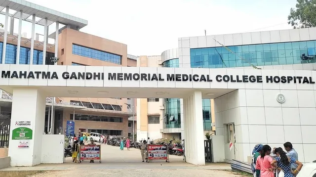 जमशेदपुर में एमजीएम अस्पताल की ओपीडी में दो दिनों में पहुंचे 2800 से अधिक मरीज, बच्चे हो रहे सबसे ज्यादा बीमार