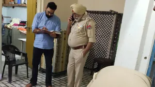 मुक्तसर में घर में जांच करते हुए पुलिस।