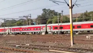 केंद्रीय रेल मंत्री अश्विनी वैष्णव सोमवार को वीडियो कॉन्फ्रेंसिंग के जरिए हरी झंडी दिखाएंगे, जिसमें टाटानगर स्टेशन पर सांसद बिद्युत बरण महतो मौजूद रहेंगे।