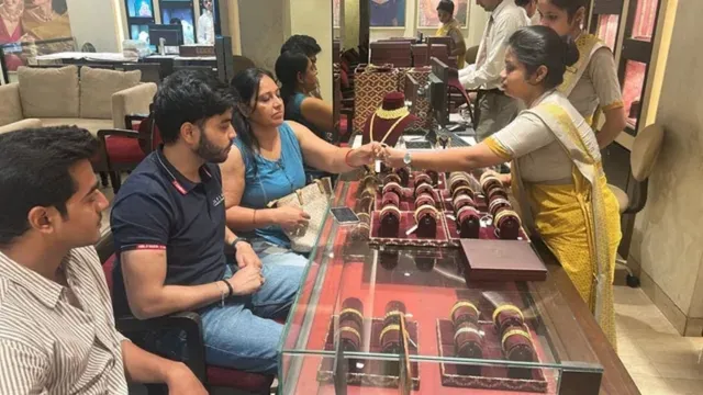 पंजाब में सोना 17 हजार और चांदी 60 हजार रुपये तक सस्ती, धनतेरस पर बाजार में बढ़ेगी रौनक!