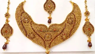 धनतेरस और दीपावली जैसे बड़े त्योहारों के सीजन में मिले आभूषणों के ऑर्डर समय पर पूरा करने को लेकर कारीगरों और व्यवसायियों की चिंताएं बढ़ गई हैं।