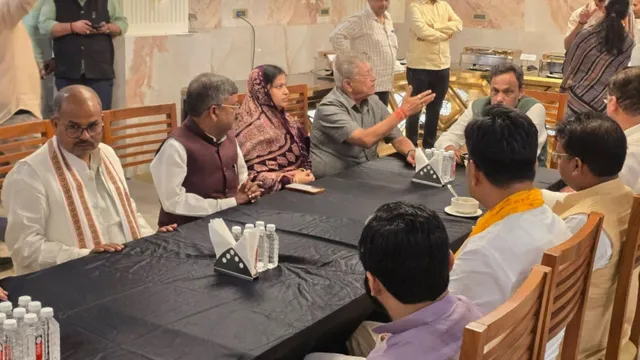 भाजपा के यूपी प्रभारी विनोद तावड़े ने अयोध्या में विधानसभा चुनाव की तैयारियों को लेकर की बैठक
