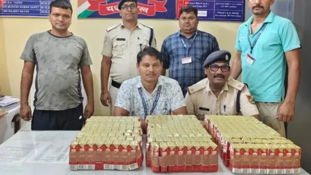 गोड्डा-रांची एक्सप्रेस से शराब की खेप बरामद, टॉयलेट की छत में छिपाकर हो रही थी तस्करी