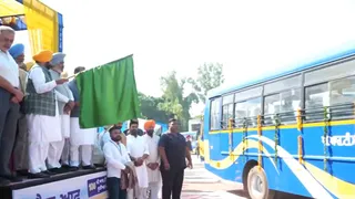 पटियाला पहुंचे सीएम भगवंत मान बसों को हरी झंडी दिखा रवाना करते हुए।