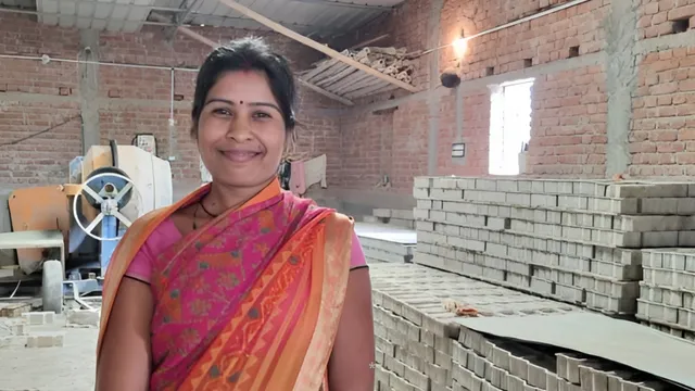 जीविका से मिला ₹100000 का लोन, पेवर ब्लॉक कारोबार से बिहार की पिंकी ने बदली परिवार की तस्वीर
